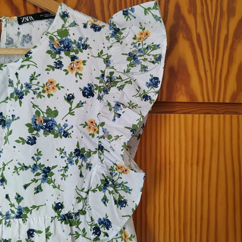 Zara mini dress used with ruffles on sleeves and embroidery, size L
