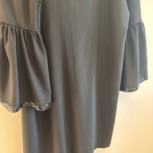 Black oversized dress new, size small, knee-length
