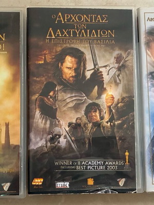 Lord of the Rings Trilogy and Titanic VHS tapes used collection