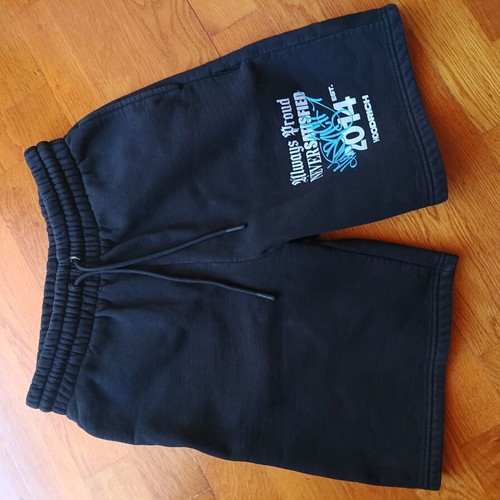 Hoodrich Bermuda shorts like new, size small, black and blue