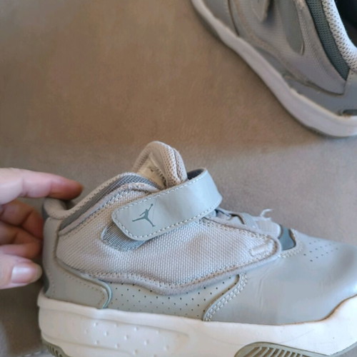 Nike Jordan Max Aura 4 size 30 like new, gray kids' athletic shoes