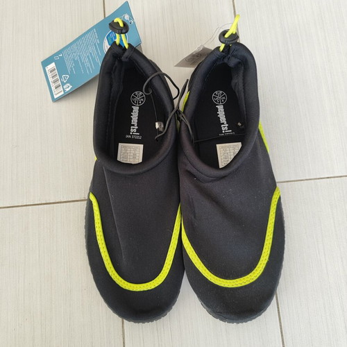 Women's beach shoes size 37 new, black and green