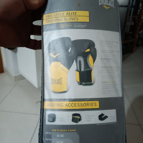 Boxing gloves kickboxing size 10 like new