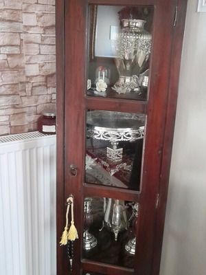 Antique showcase like new with mahogany wood finish