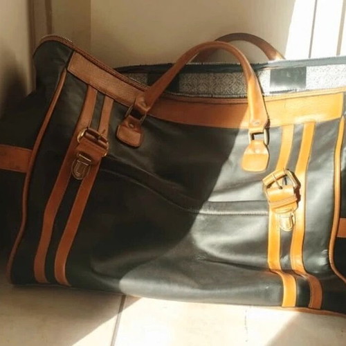 Duffel bag large used with broken zipper black and brown