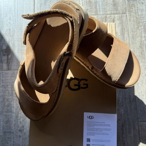 Ugg shoes size 40 like new, brown slippers