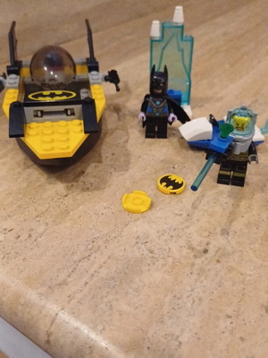 LEGO Juniors DC Comics Super Heroes Batman vs. Mr. Freeze set used