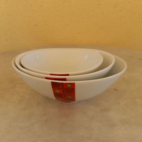 Set of three oval serving bowls used