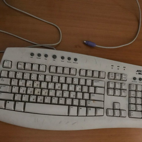 Microsoft Internet Keyboard RT9443 used, PS/2 connection, one foot missing