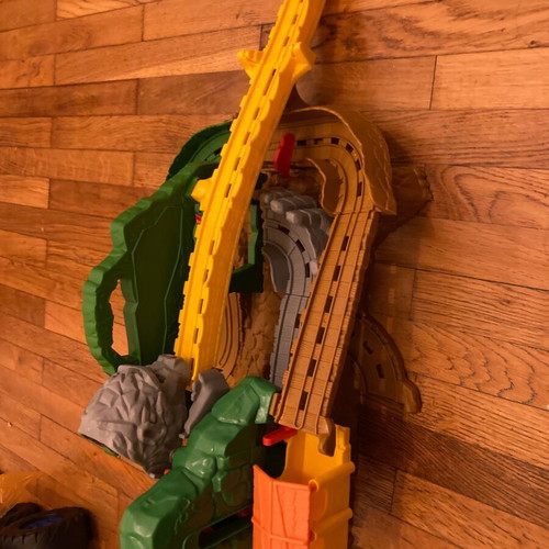 Thomas dragon with elevator used for Thomas