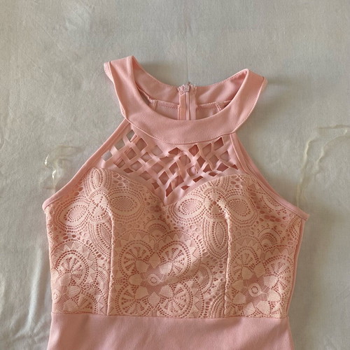 Baby pink dress like new with built-in cups and zipper