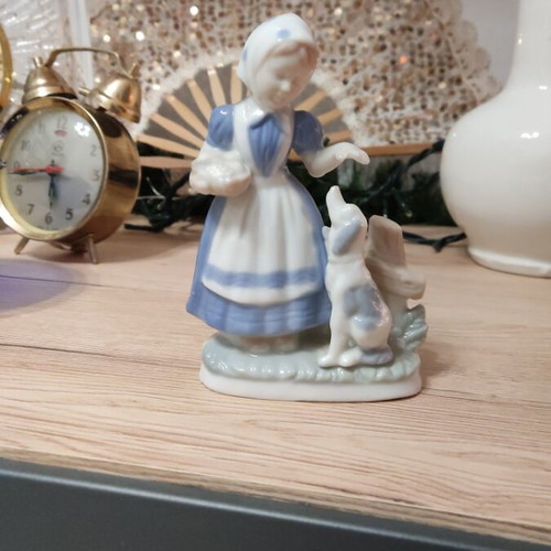 Porcelain figurine of girl with basket and dog like new, vintage