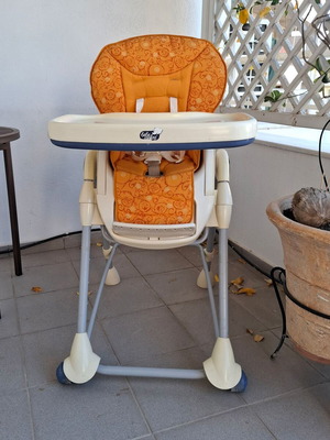 Bébé Confort Omega highchair used, adjustable and multifunctional