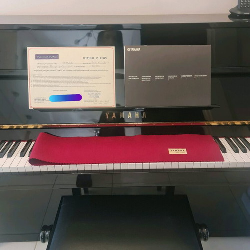 Yamaha P112N Silent Upright Piano like new, black glossy