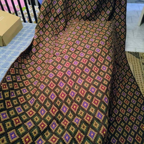 Handmade embroidered rug like new 1.80 × 2.80 m
