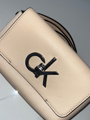 Τσάντα μέσης Calvin Klein σαν καινούργια, μπεζ