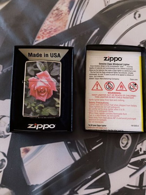 Zippo lighter like new