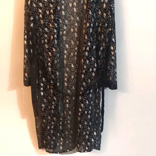 Silk robe like new, black with gold details, size L
