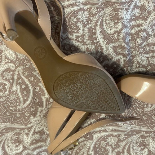 Michael Kors patent leather pumps size 41 like new beige