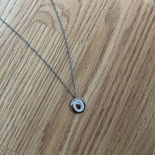 Silver necklace with letter O pendant new