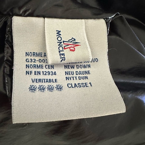 Moncler jacket like new with gold details, black size M