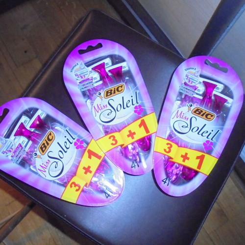 BIC Miss Soleil 3-Blade Razors, set of 3 packs new