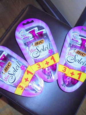 BIC Miss Soleil 3-Blade Razors, set of 3 packs new