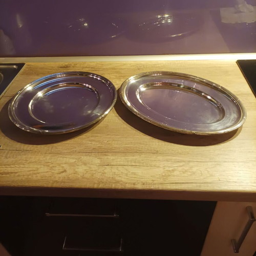 Set of two silver-plated trays used, oval and round