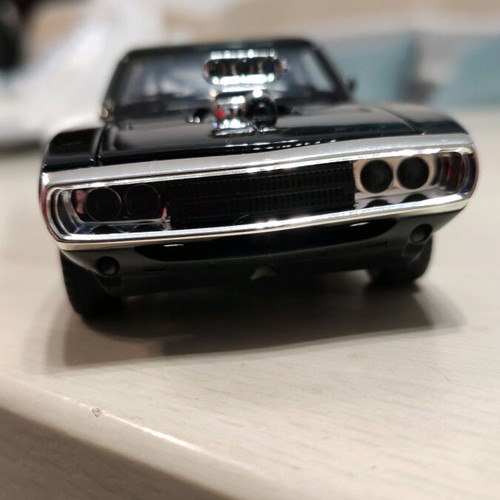 Dodge Charger 1970 1:32 toy car like new with sounds and lights