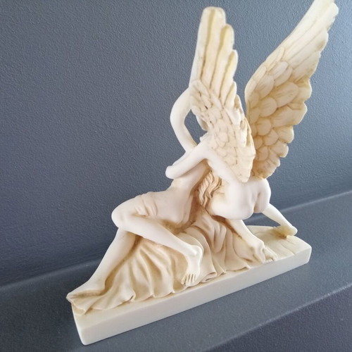 Alabaster statue Eros and Psyche used, height 20 cm