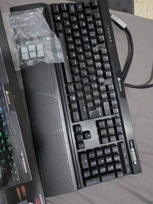 Corsair K70 RGB Mk.2 μηχανικό πληκτρολόγιο μεταχειρισμένο με διακόπτες Cherry MX