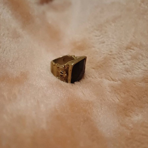Ring with large blue stone like new