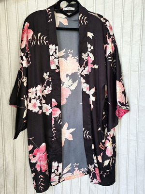 Pull & Bear floral kimono cardigan size M used