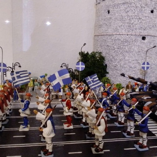 Athena figures diorama of military parade in Thessaloniki with Plexiglas box