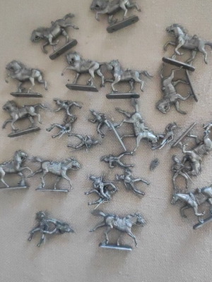 Napoleonic soldier figures, 35 horsemen with horses