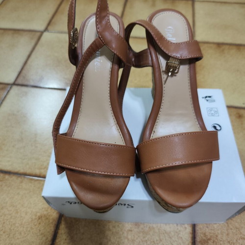 Brown tan platform sandals size 37 used