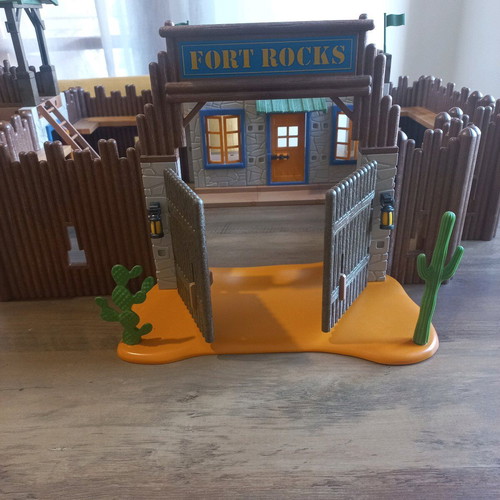 Playmobil Western Fort Rocks 70944 new, complete building
