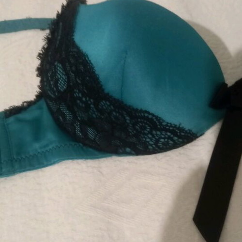 Yamamay satin texture bra emerald 65B like new