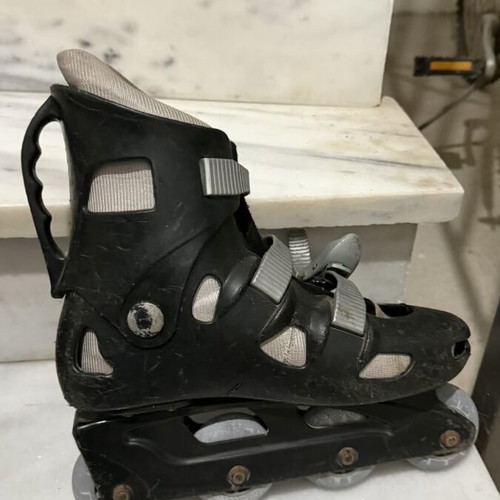 Roller skates used, 1 pair set