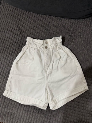Jean shorts like new with elastic waist, size S