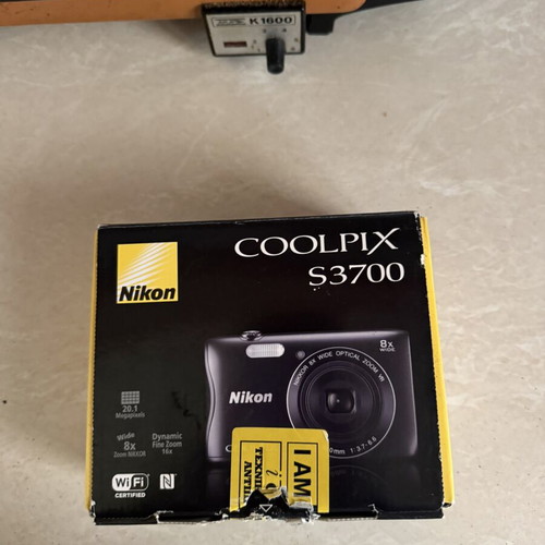 Nikon COOLPIX S3700 digital camera like new, black