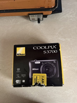 Nikon COOLPIX S3700 digital camera like new, black