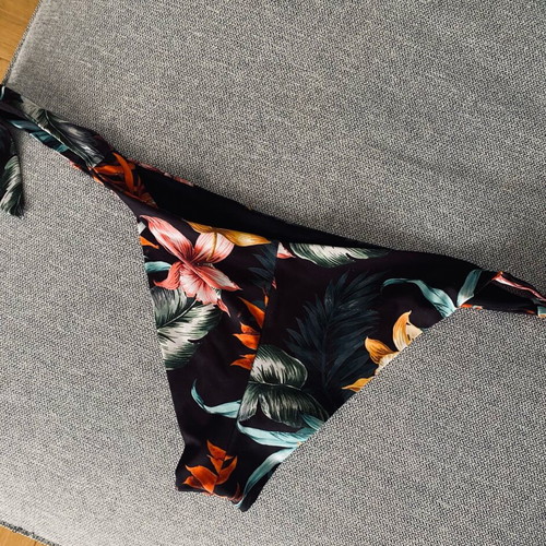 ZARA bikini bottom with side tie like new, Brazilian style