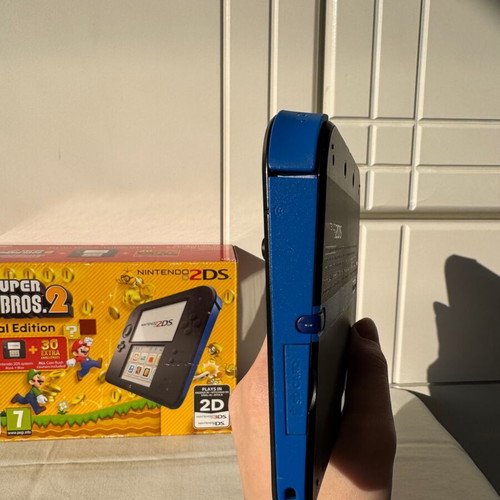 Nintendo 2DS like new, complete in box, blue