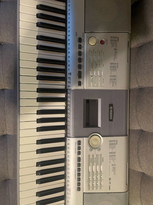 Yamaha PSR 295 клавиатура употребявана, без трансформатор