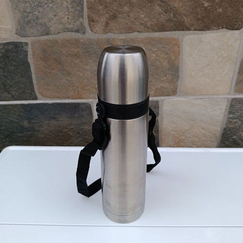 Insulated stainless steel water bottle used, 500ml with strap