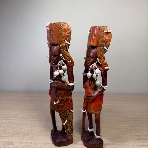 Set of handmade African figures used, 22 cm