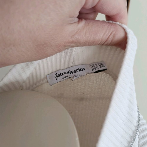 Stradivarius women's white crop top XS used