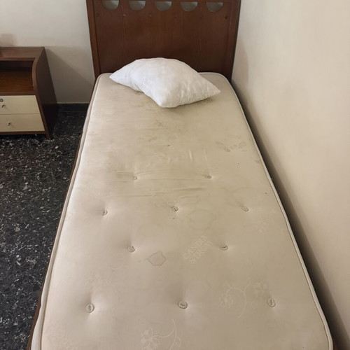 Bed with mattress like new, single size