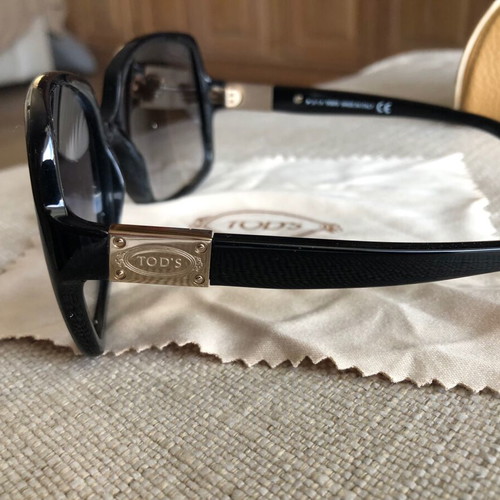 Tod’s sunglasses new, black, square-shaped